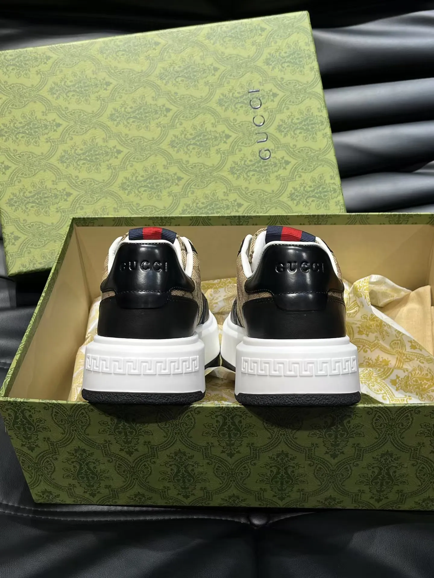 P460 new men's shoes GUCCI [Lightning] latest shoes are shipped. Original quality, fashionable, special materials, sheepskin lining, new packaging. The foot feels super comfortable and the workmanship is impeccable. Size: 38-45